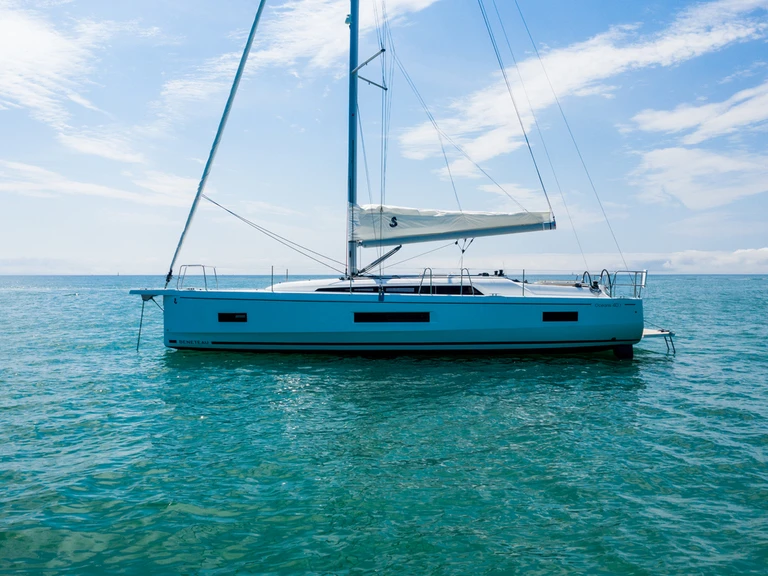 Hire a Bénéteau Oceanis 40.1 Ao Po