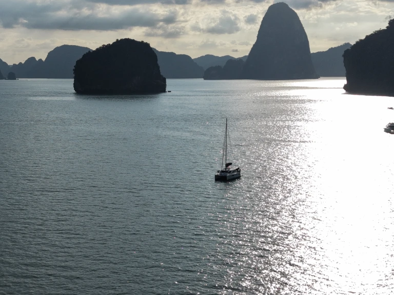 Hire a Leopard Catamarans / Robertson & Caine Leopard 39 Mai Khao