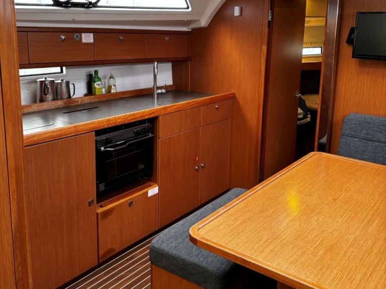 Hire Sailboat Bavaria with a boat licence