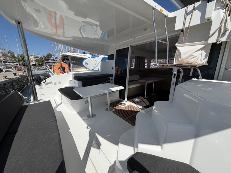 Catamaran hire in Alimos - Lagoon Lagoon 38 - 3 + 2 cab.