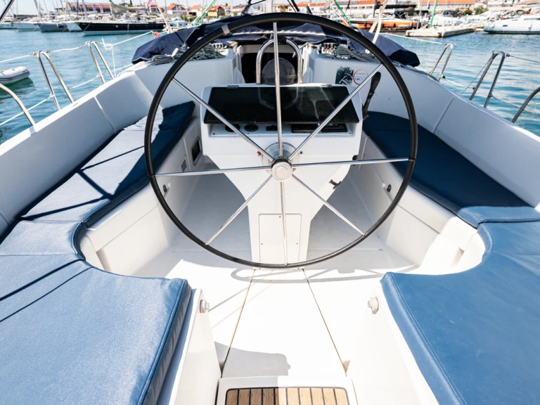 Sailboat hire in Pirovac - Bénéteau Oceanis 411 Clipper