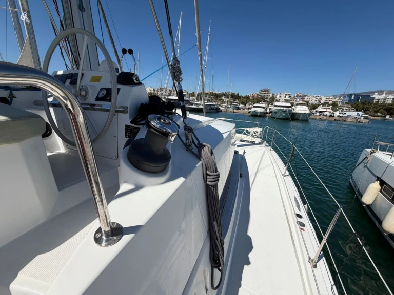 Charter a Bali Bali 4.2 in Alimos on Samboat