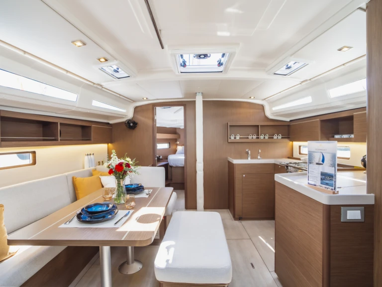 Sailboat to hire Ao Po at the best price
