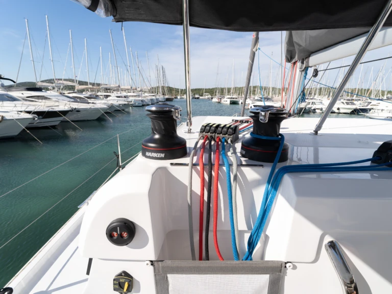 Catamaran hire in Pirovac - Aventura Aventura 37 - 3 cab.