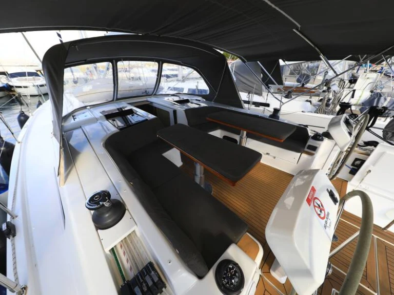 Sailboat to hire Pirovac at the best price