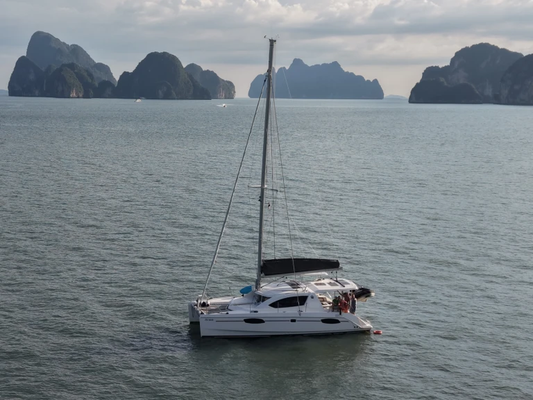 Hire a Leopard Catamarans / Robertson & Caine Leopard 39 Mai Khao