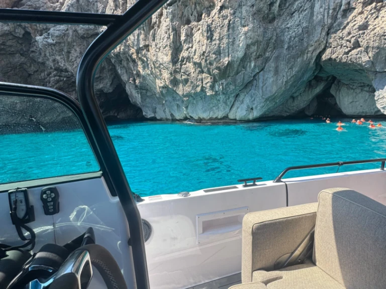 Hire Motorboat with or without skipper Axopar Can Picafort