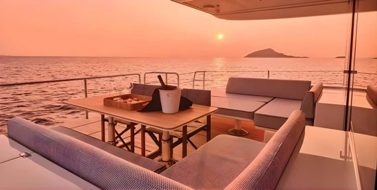 Hire Luxury Yacht  with a boat licence