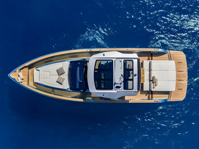 Charter a Pardo Yachts Pardo 43 in Glyfada on Samboat