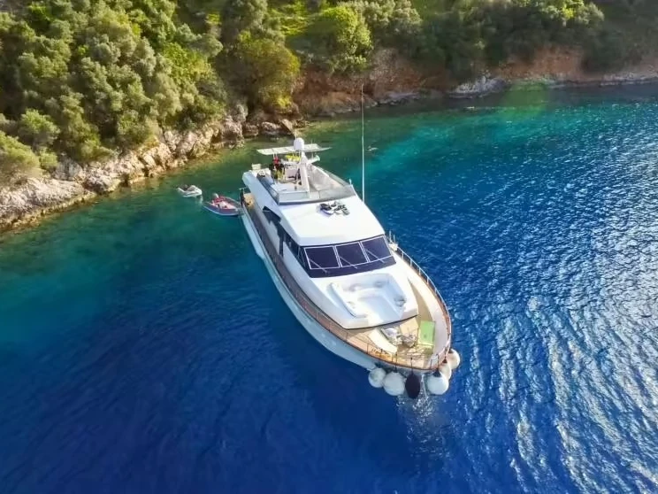 Motorboat hire in Göcek - Custom Made custom