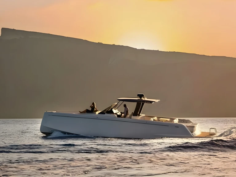 Hire Motorboat Pardo Yachts with a boat licence
