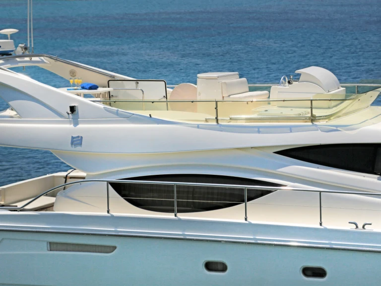 Hire a Ferretti Ferretti 550 Paros (Island)