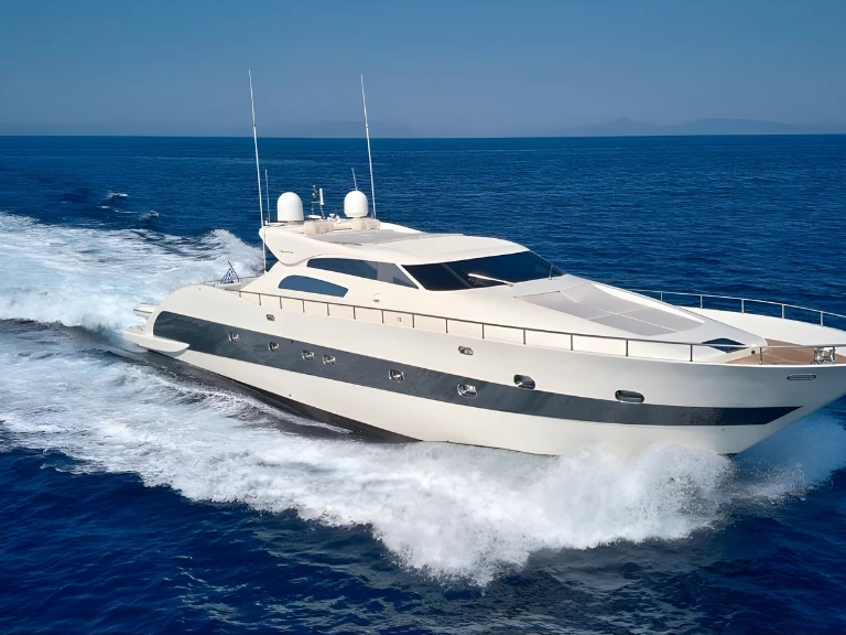 Hire Luxury Yacht Tecnomar with a boat licence