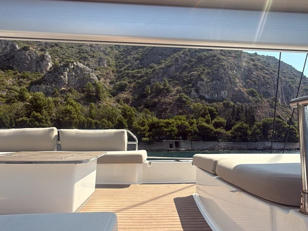 Yacht charter Cannes - Fountaine Pajot Aura 51 on SamBoat