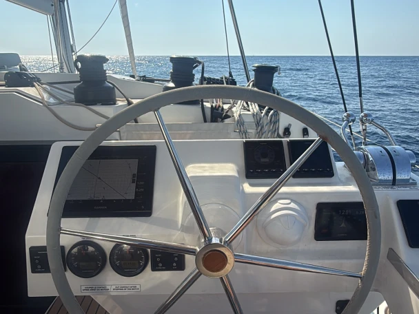 Yacht hire Cannes cheap Aura 51