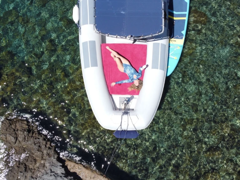 Charter a Bwa Bwa 750 in Ponza on Samboat