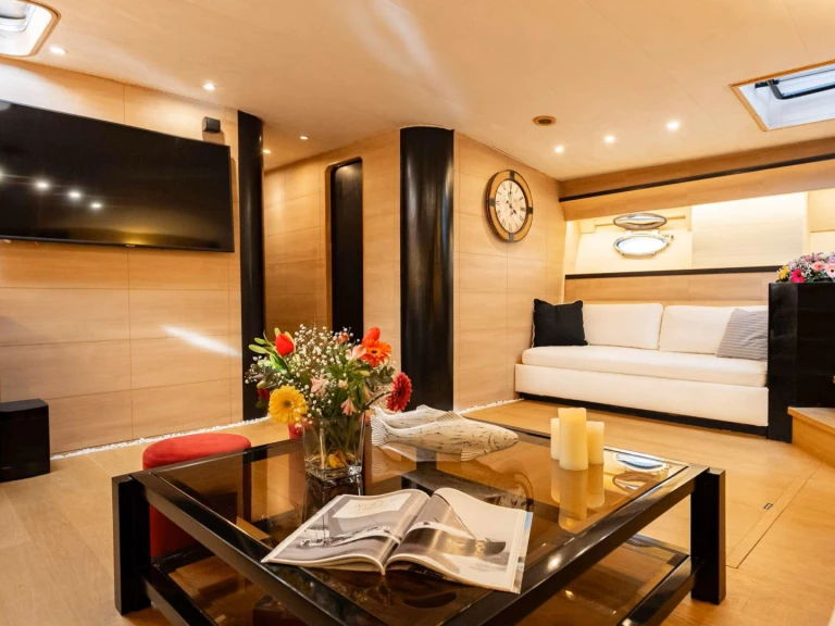 Yacht hire Ornos cheap Palmer Johnson 80