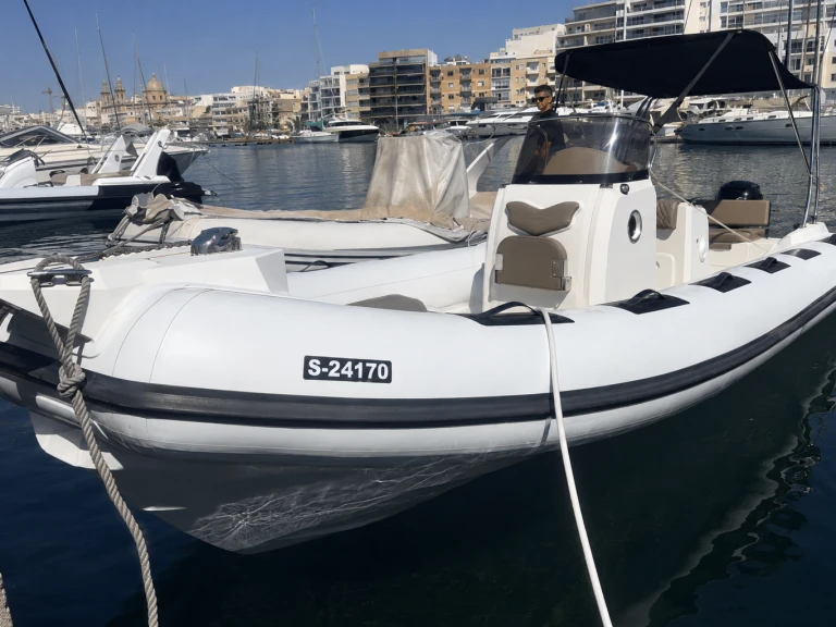 Charter a Ranieri Cayman 26 Sport in Tal-Pietà on Samboat