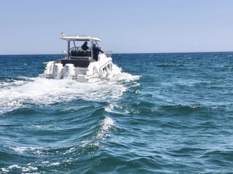 Hire Motorboat with or without skipper Jeanneau Empuriabrava