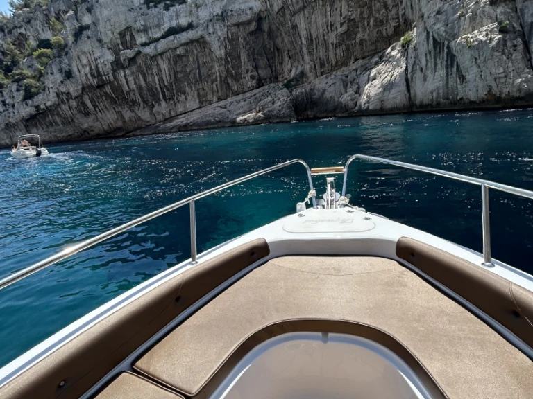 Hire Motorboat Aquabat with a boat licence