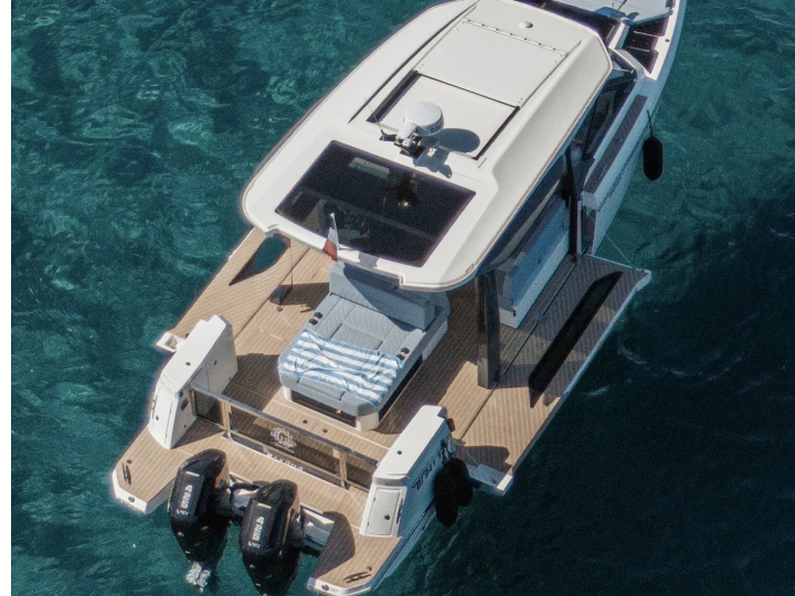 Luxury Yacht to hire Saint-Florent at the best price