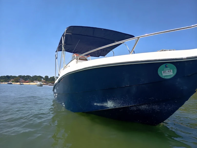 Yacht hire France cheap Cad Marine cad 22 Space 