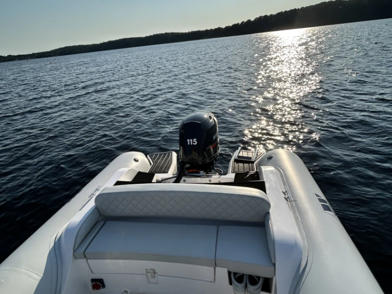Hire RIB Tiger with a boat licence