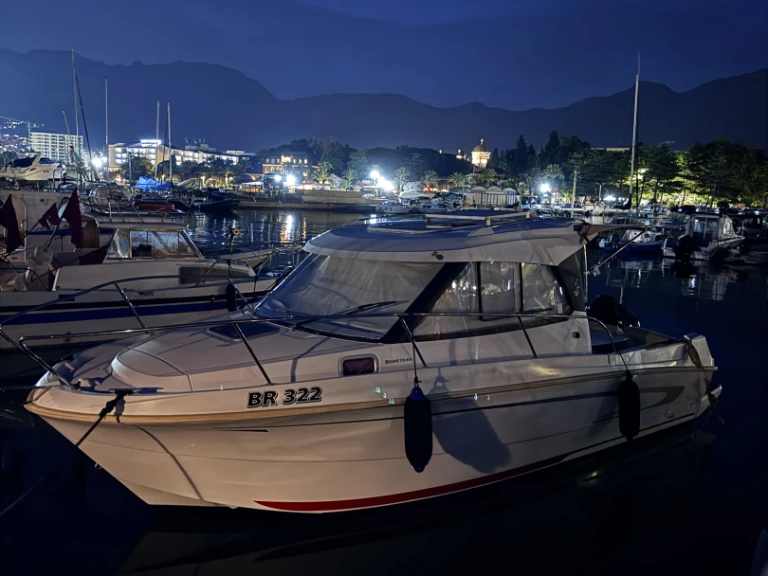 Yacht charter Bar - Bénéteau Antares 780 on SamBoat