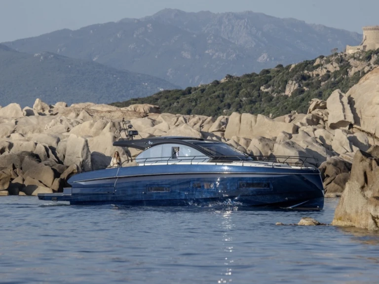 Hire Luxury Yacht Bénéteau with a boat licence