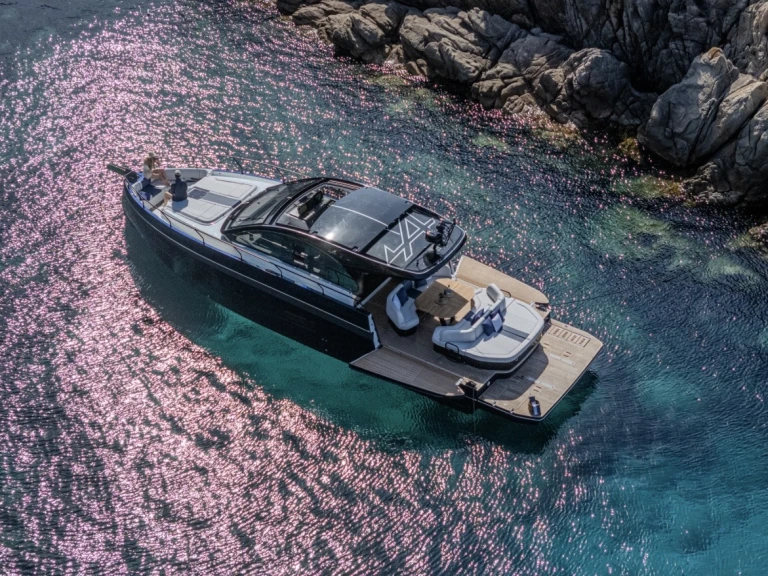 Luxury Yacht to hire Propriano at the best price