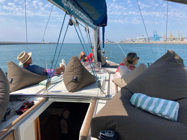 Charter a Bénéteau Cyclades 43.3 in Barcelona on Samboat