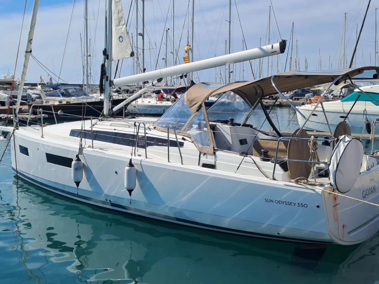 Hire Sailboat with or without skipper Jeanneau Marina deportiva de Menorca