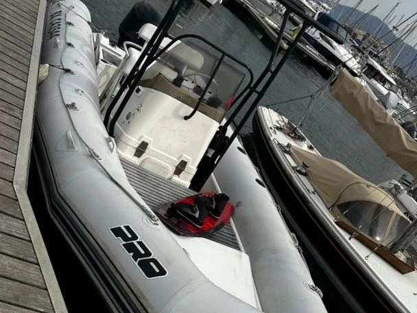 Charter a Zodiac Pro 650 in Saint-Cyprien on Samboat