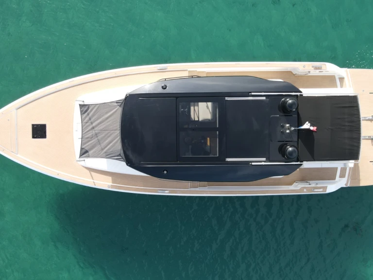 Yacht hire Baie de Bandol cheap GT 52