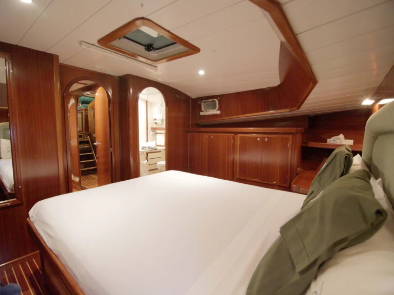 Motorboat to hire Mahón at the best price