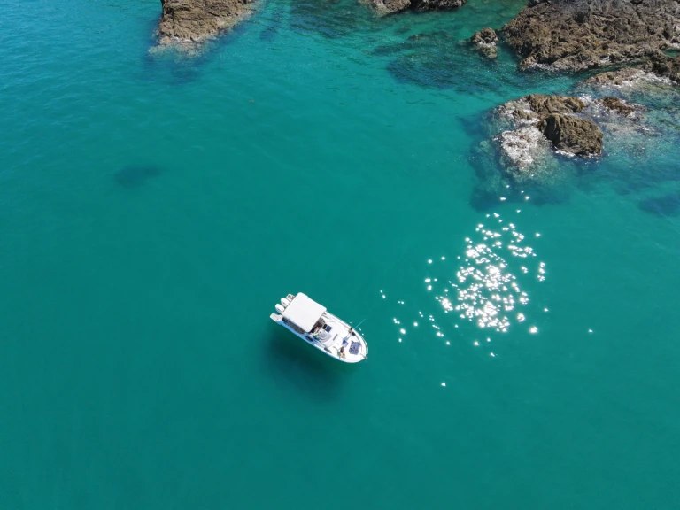 Hire Motorboat Jeanneau with a boat licence