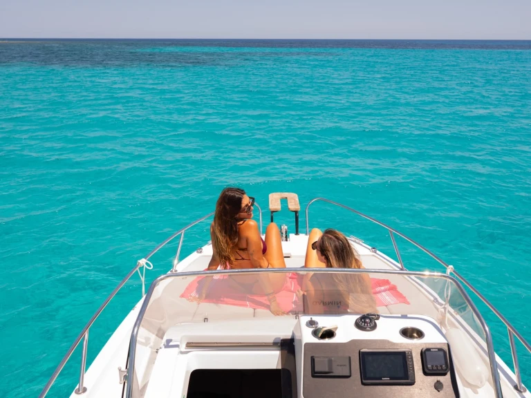 Hire Motorboat Bénéteau with a boat licence