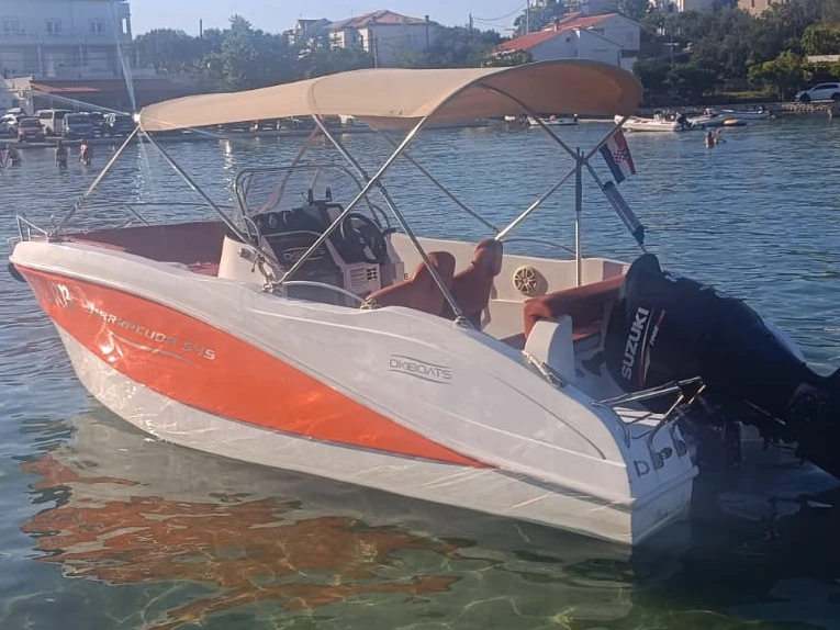 Hire Motorboat Okiboats with a boat licence