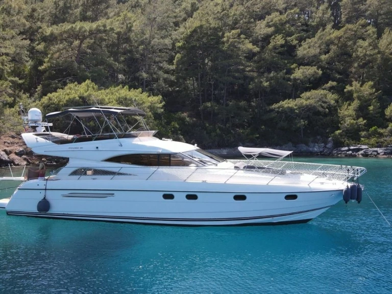 Hire Motorboat Custom Made with a boat licence