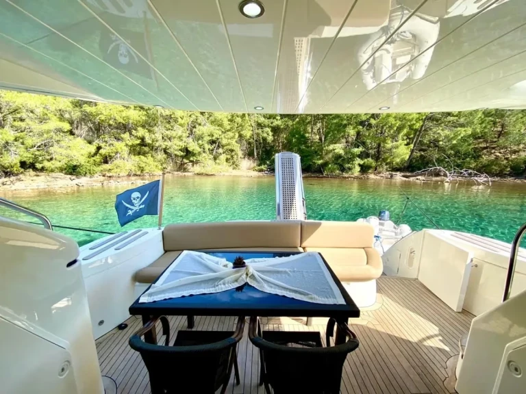 Hire Motorboat Custom Made with a boat licence