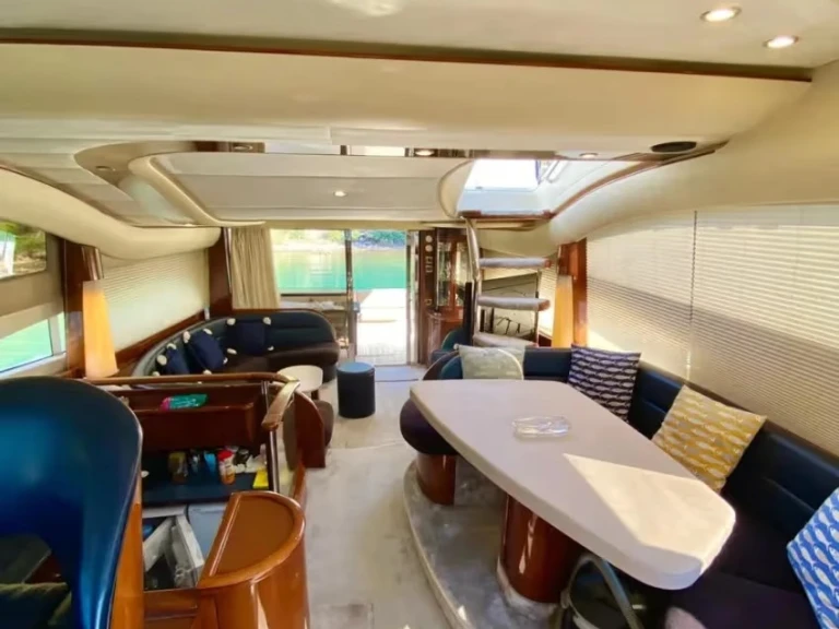 Motorboat to hire Göcek at the best price