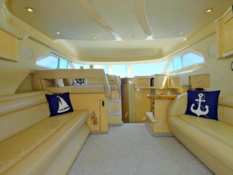 Motorboat to hire Göcek at the best price