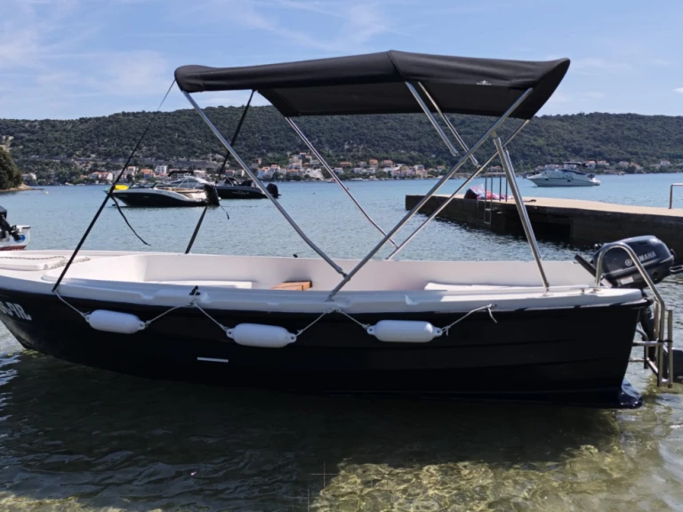 Motorboat to hire Supetarska Draga at the best price