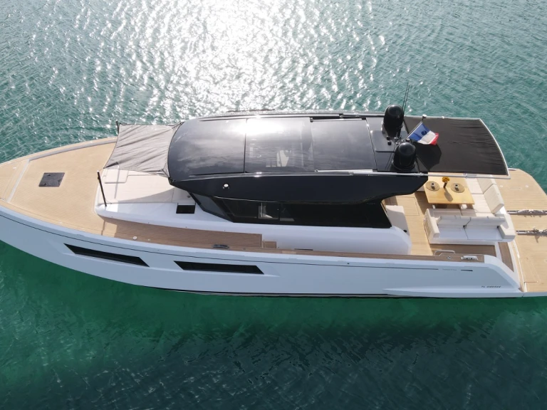 Hire Luxury Yacht with or without skipper Pardo Yachts Baie de Bandol