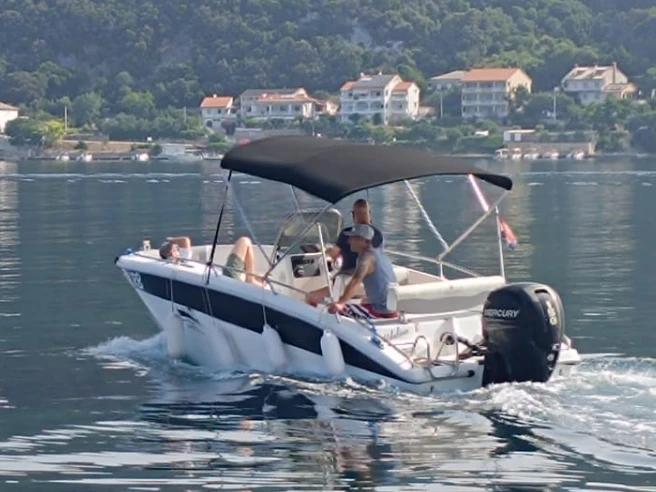 Hire a Orizzonti Calipso 20 Supetarska Draga