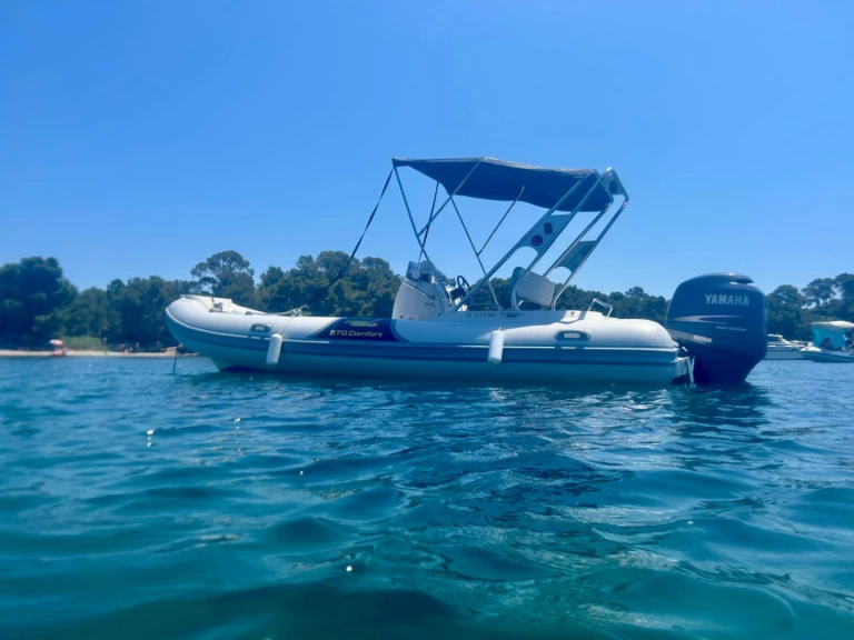 Hire RIB Motonautica-Vesuviana with a boat licence