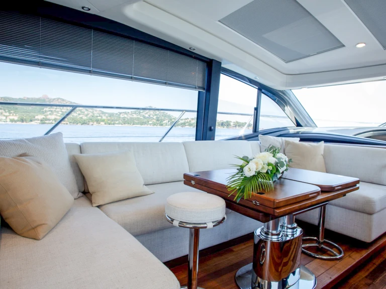 Hire Motorboat Princess with a boat licence