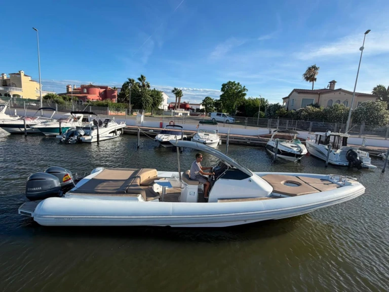 Yacht charter Empuriabrava - Magazzu MX 11 on SamBoat