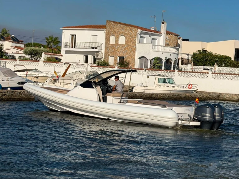 Hire a Magazzu MX 11 Empuriabrava