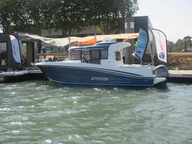 Bénéteau Barracuda 9 charter bareboat or skippered in  Vannes